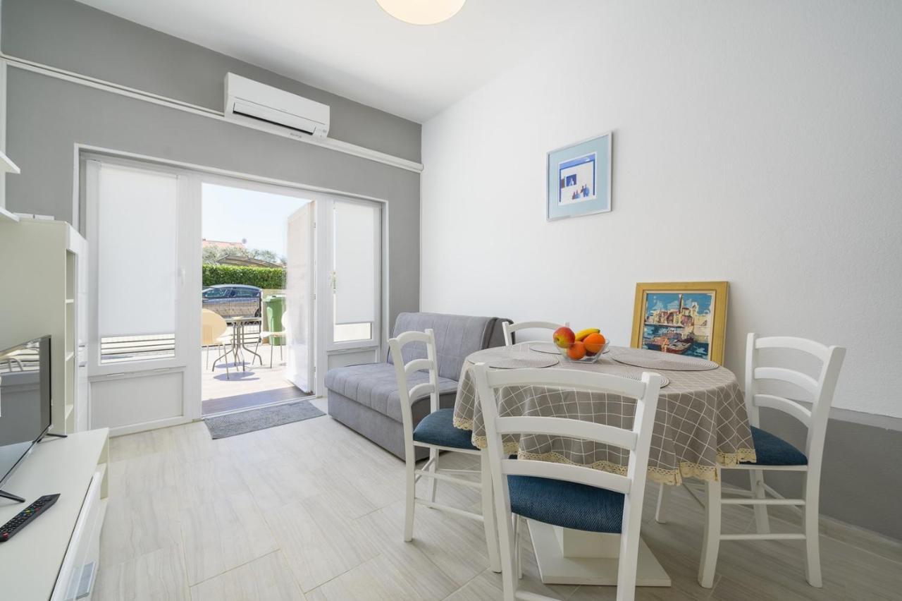 House With Apartments Mila Umag Exterior foto